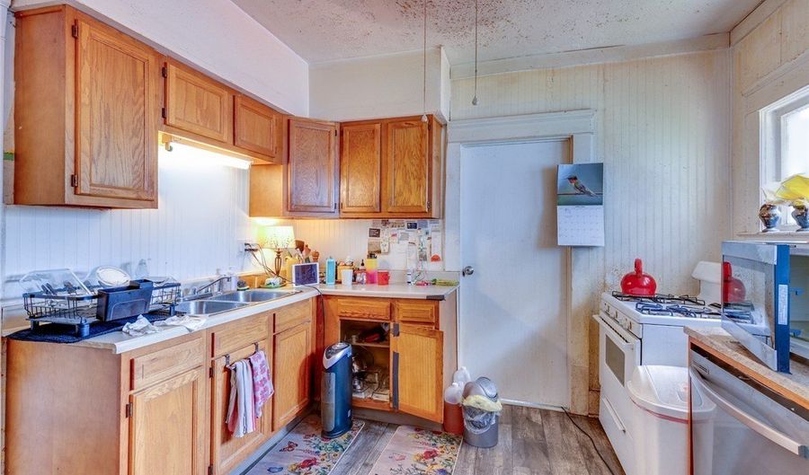 717 Fern St, Akron, OH 44307 - 4 Beds, 1 Bath