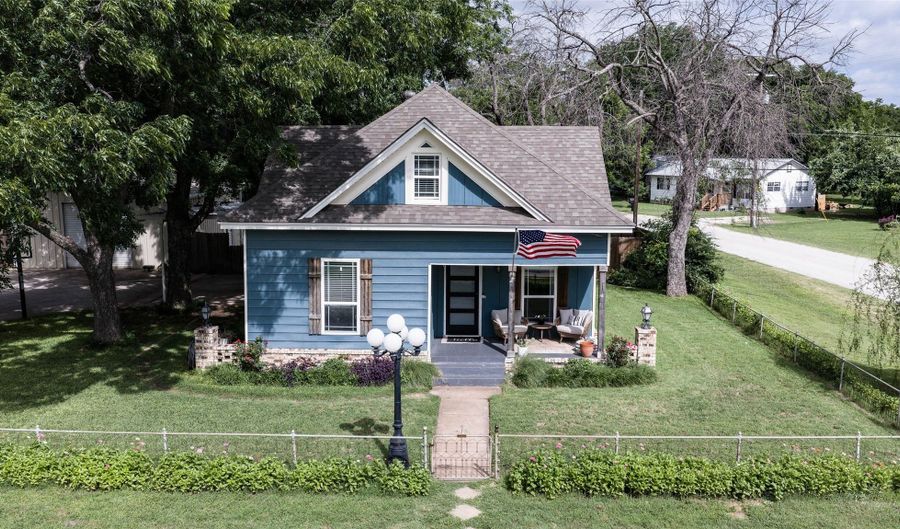 200 S Crane St, Alvord, TX 76225 - 3 Beds, 2 Bath