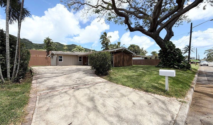1225 Mokapu Blvd, Kailua, HI 96734 - 4 Beds, 3 Bath