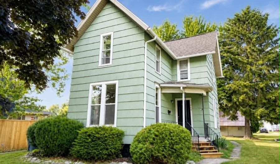 334 W 9th St, Auburn, IN 46706 - 3 Beds, 2 Bath