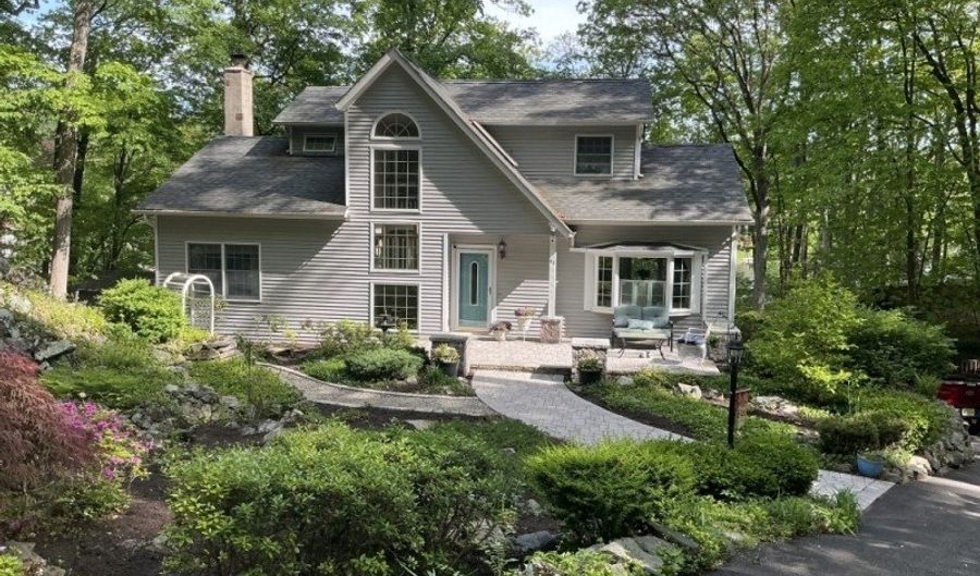 48 Hemlock Ave, Andover, NJ 07860 - 4 Beds, 3 Bath