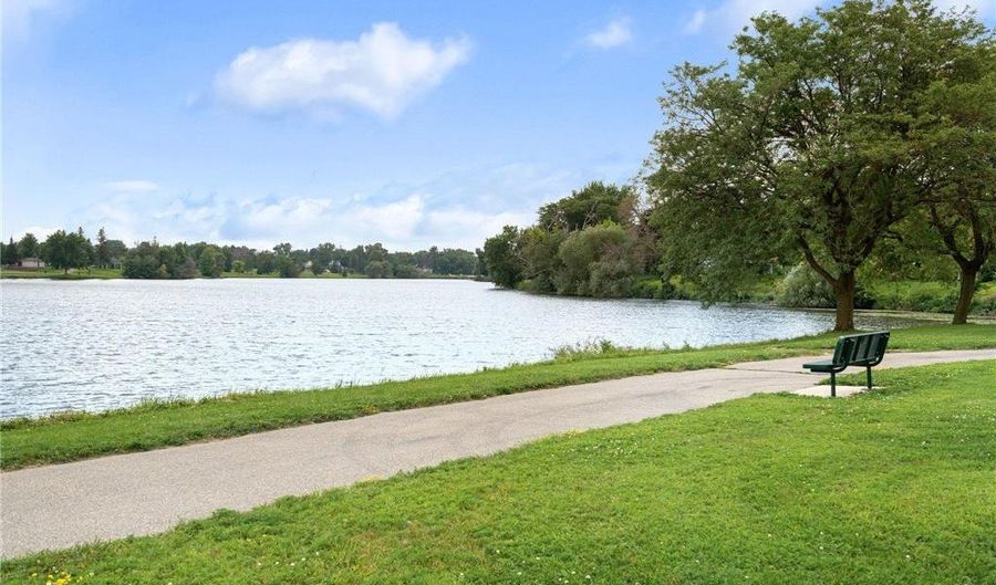 800 14th St NE, Austin, MN 55912 - 2 Beds, 2 Bath