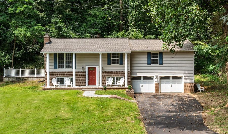 88 CHAUTAUGUA Rd, Arnold, MD 21012 - 4 Beds, 3 Bath