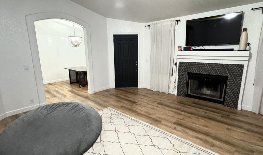 1185 N WOODBURNE Dr, Chandler, AZ 85224 - 3 Beds, 2 Bath