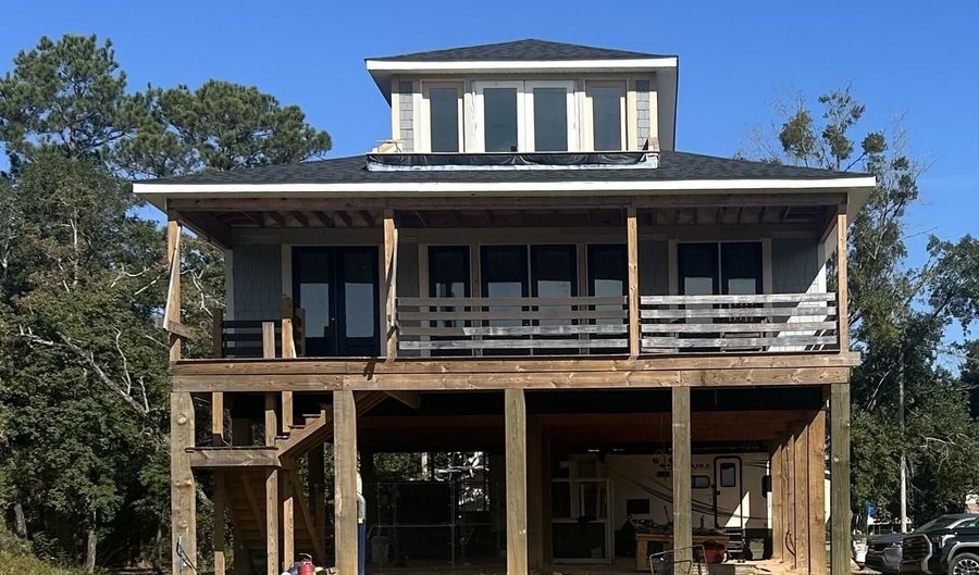 6601 April Bayou Dr, Biloxi, MS 39532 - 4 Beds, 2 Bath