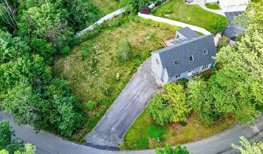 8 Horseshoe Dr, Acton, MA 01720 - 4 Beds, 4 Bath