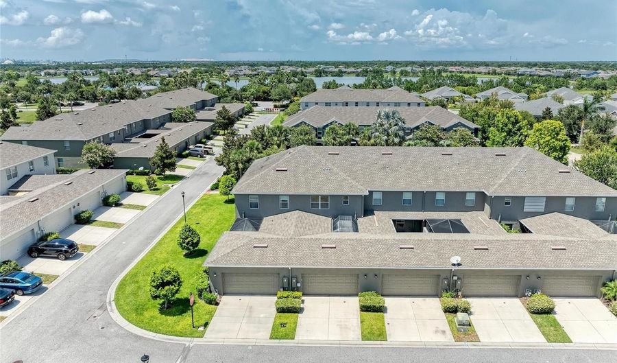 6322 LANTERN VIEW Pl, Apollo Beach, FL 33572 - 4 Beds, 4 Bath