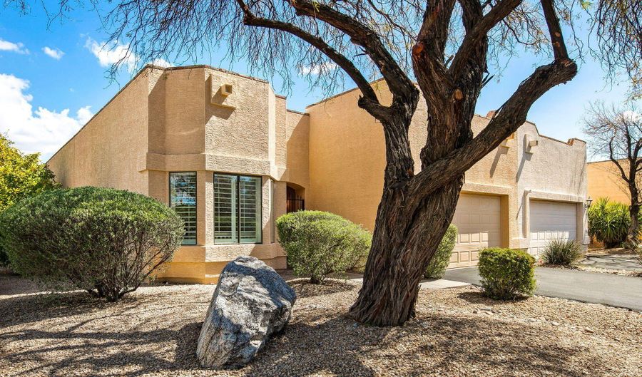 37206 N TRANQUIL Trl 22, Carefree, AZ 85377 - 2 Beds, 2 Bath