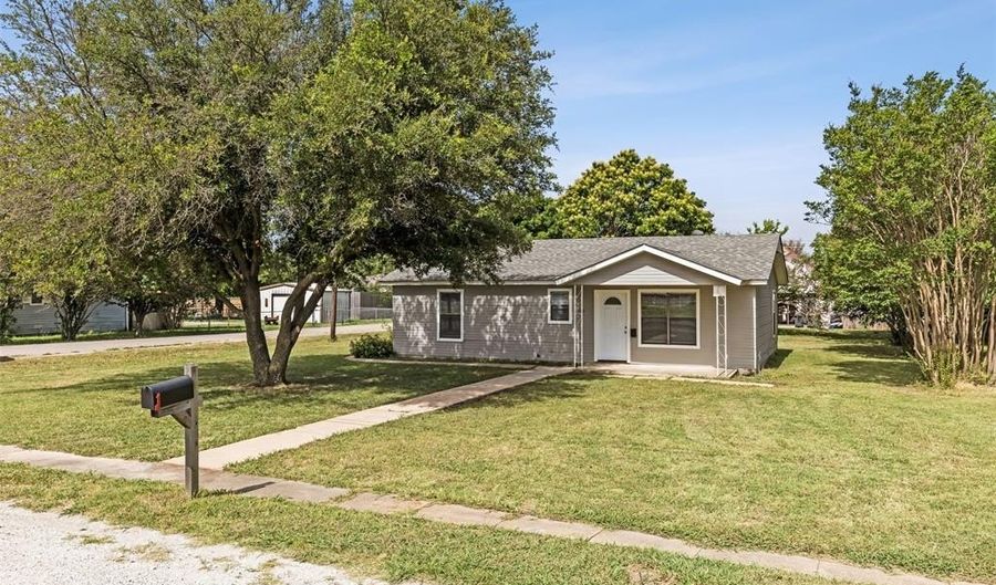 420 S Riggins St, Anna, TX 75409 - 2 Beds, 1 Bath