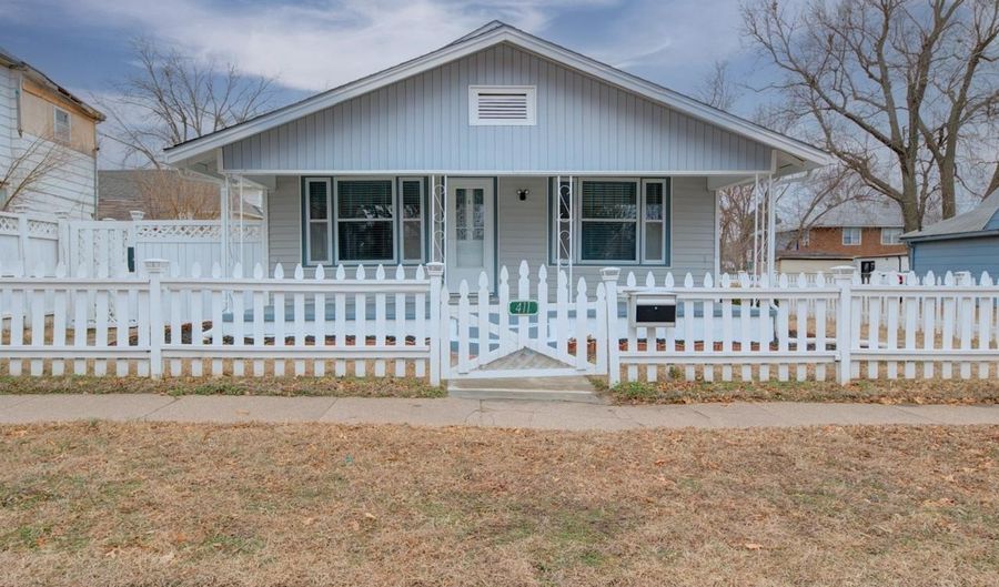 411 W Chestnut Ave, Arkansas City, KS 67005 - 3 Beds, 1 Bath