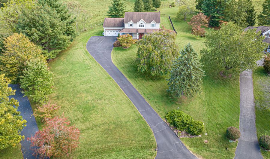 19422 Stirrup Dr, Abingdon, VA 24211 - 4 Beds, 2 Bath