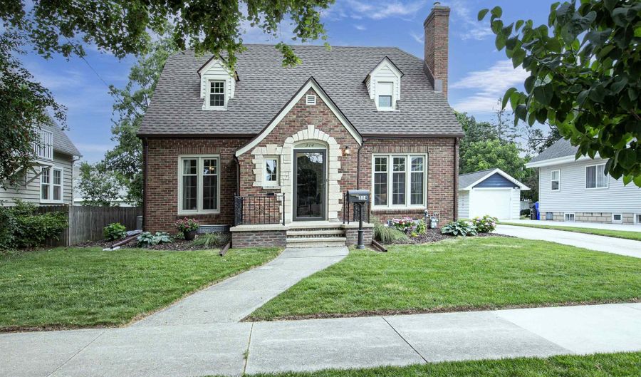 314 E RANDALL St, Appleton, WI 54911 - 4 Beds, 2 Bath