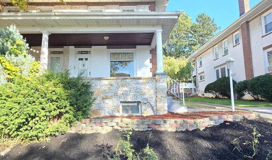 1421 PALM St, Reading, PA 19604 - 4 Beds, 2 Bath