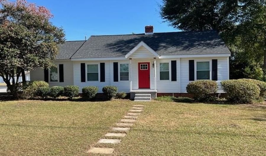 401 Collier St, Bainbridge, GA 39819 - 3 Beds, 2 Bath