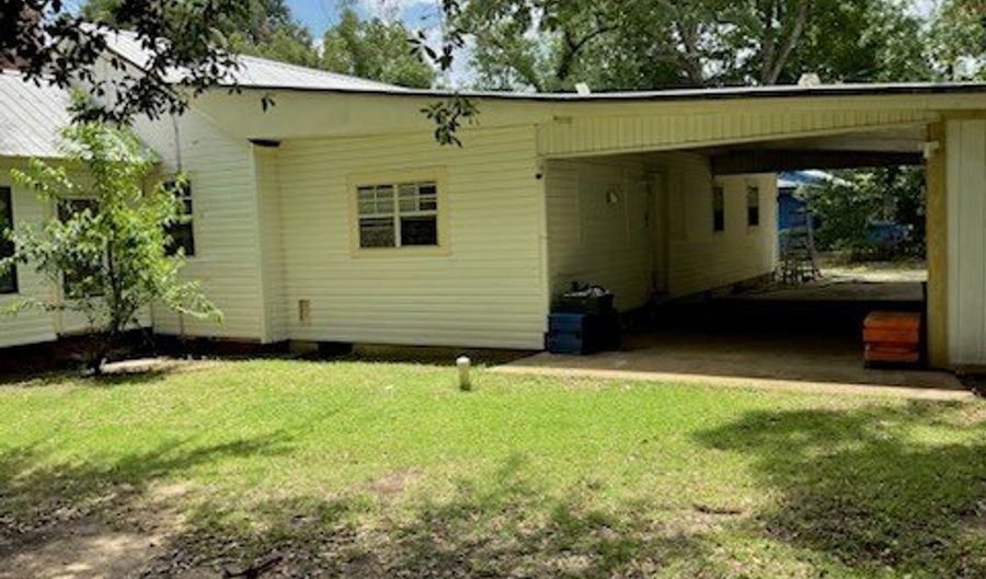 1000 Palmetto St, Bainbridge, GA 39819 - 4 Beds, 3 Bath
