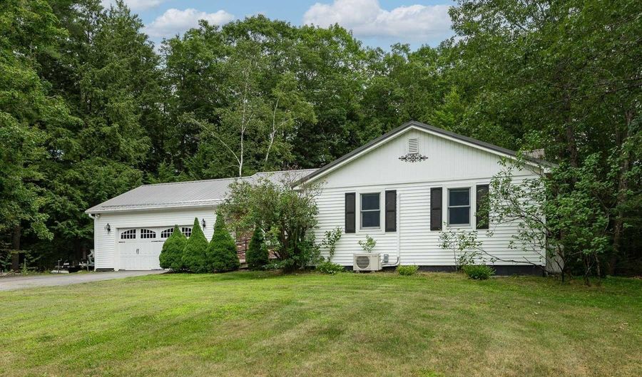 43 Lone Pine Cir, Barrington, NH 03825 - 3 Beds, 3 Bath