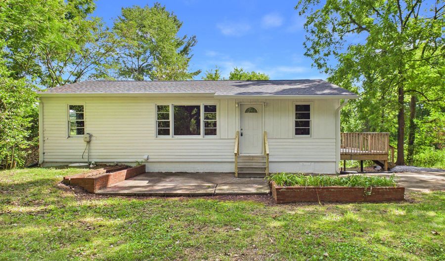 822 Ivory Rd, Athens, TN 37303 - 2 Beds, 1 Bath