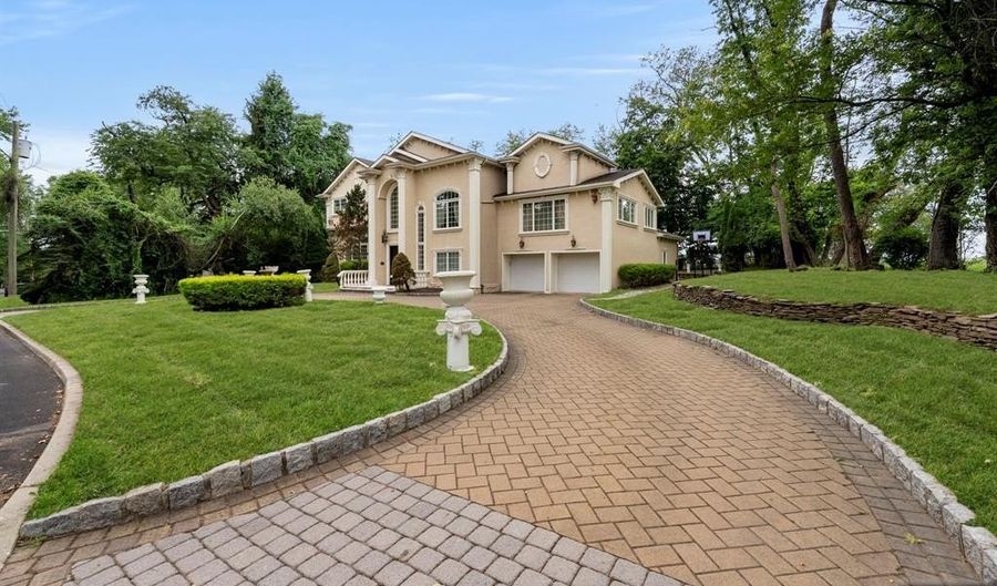 151 Mackay, Bergenfield, NJ 07621 - 7 Beds, 7 Bath