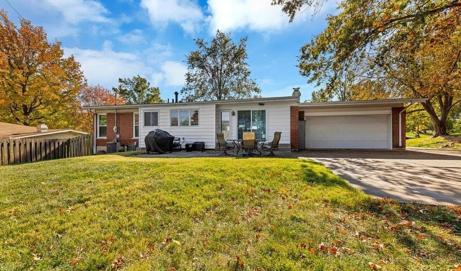 834 Westwood Dr, Ballwin, MO 63011 - 3 Beds, 2 Bath
