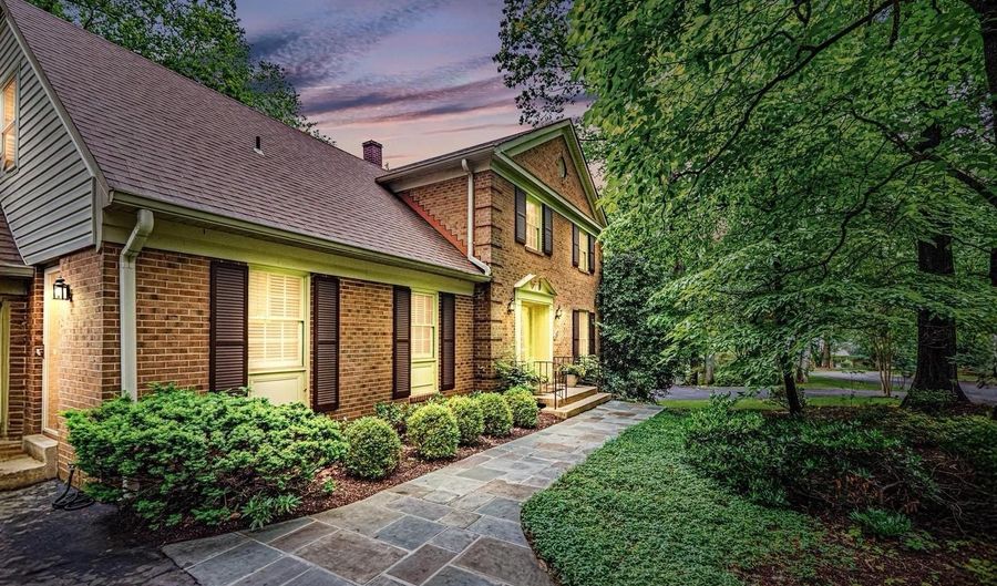 11904 HUNTING RIDGE Ct, Potomac, MD 20854 - 4 Beds, 4 Bath