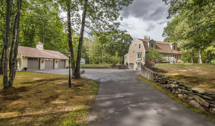 96 Pond View Dr, Auburn, NH 03032 - 3 Beds, 3 Bath