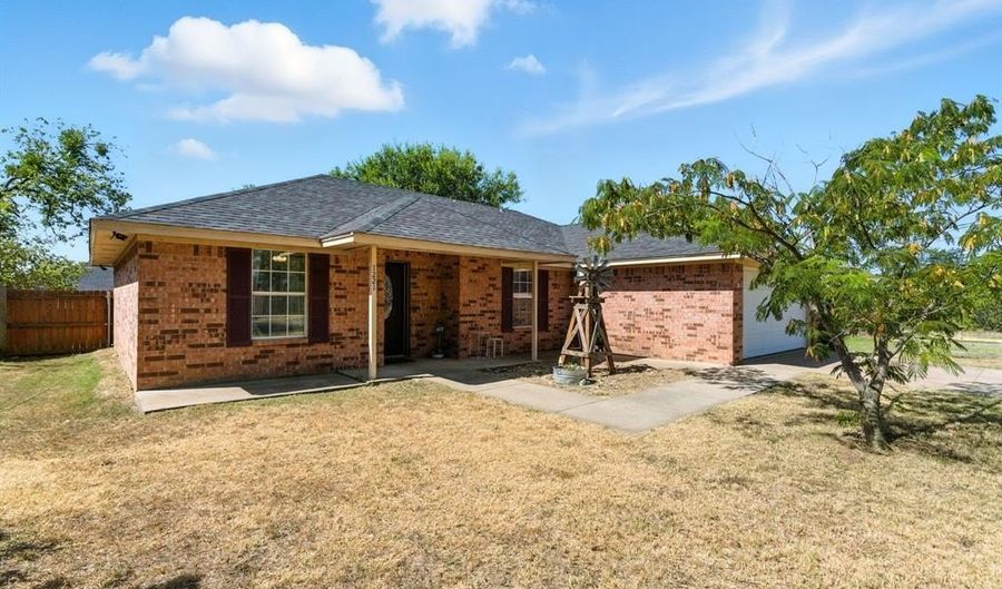 1221 Elmira St, Weatherford, TX 76086 - 3 Beds, 2 Bath