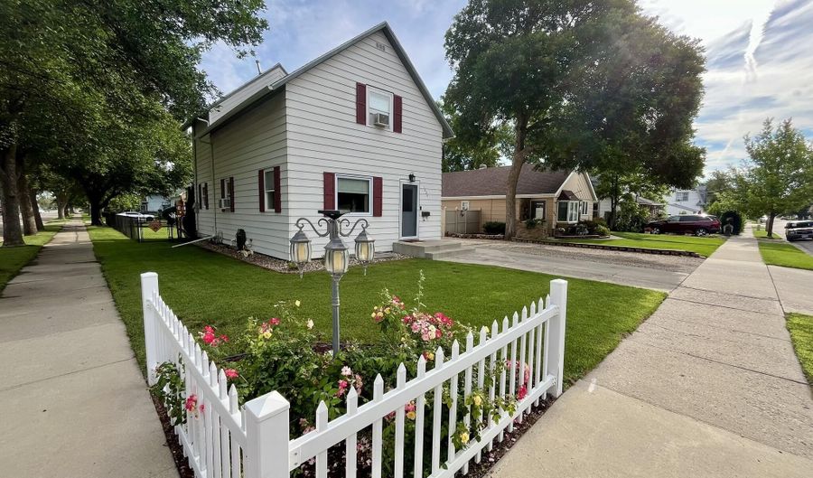 1024 SW 8th Ave, Aberdeen, SD 57401 - 4 Beds, 2 Bath