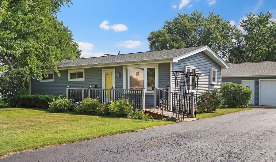 41097 N Julia Ct, Antioch, IL 60002 - 3 Beds, 2 Bath