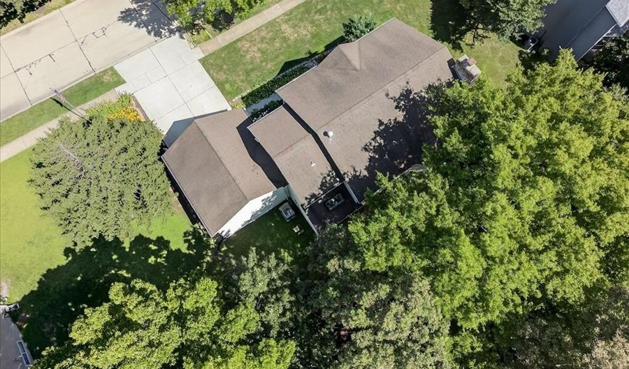465 Redwood Forest Dr, Ballwin, MO 63021 - 5 Beds, 3 Bath