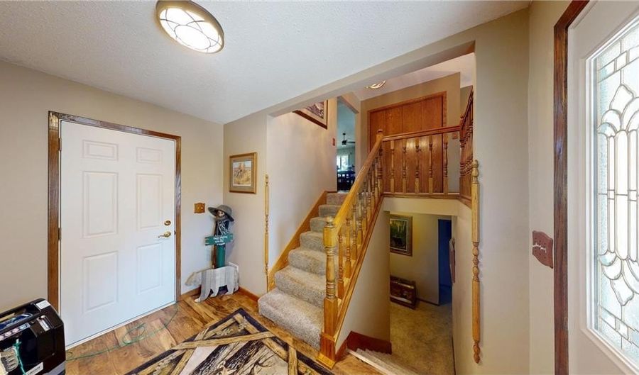 1825 Bayview Dr, Albert Lea, MN 56007 - 3 Beds, 2 Bath
