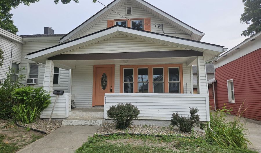 308 Toledo St, Adrian, MI 49221 - 3 Beds, 2 Bath