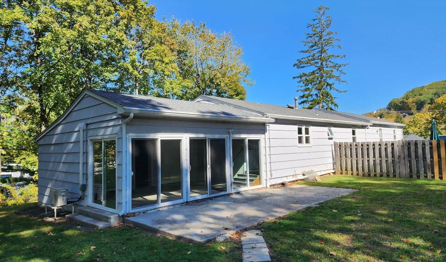 40 Durant Ave B, Bethel, CT 06801 - 3 Beds, 2 Bath