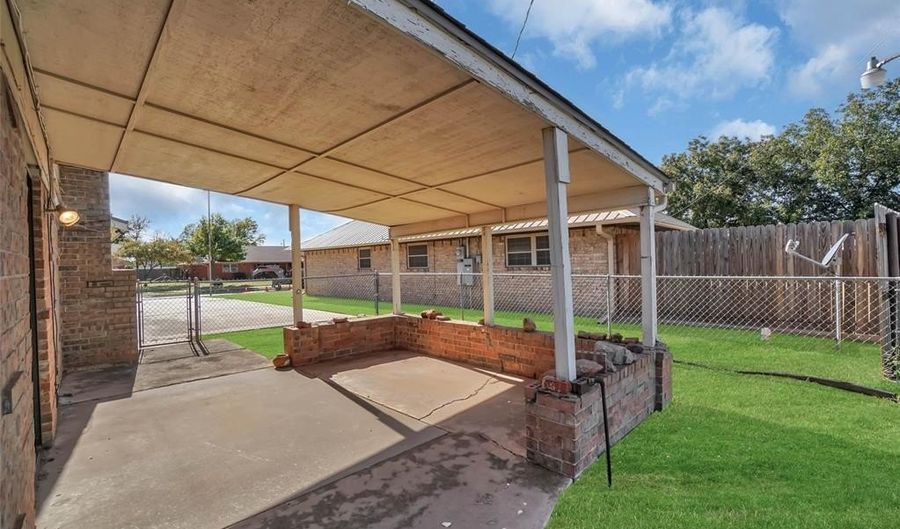 2524 N Robin St, Altus, OK 73521 - 3 Beds, 2 Bath