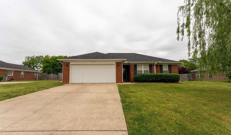 27657 Phillip Wagnon Dr, Athens, AL 35613 - 3 Beds, 2 Bath