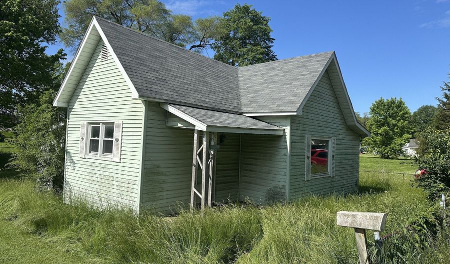 1739 E 18th St, Anderson, IN 46016 - 2 Beds, 1 Bath