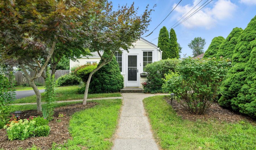 29 Park Ave, Belford, NJ 07718 - 2 Beds, 2 Bath