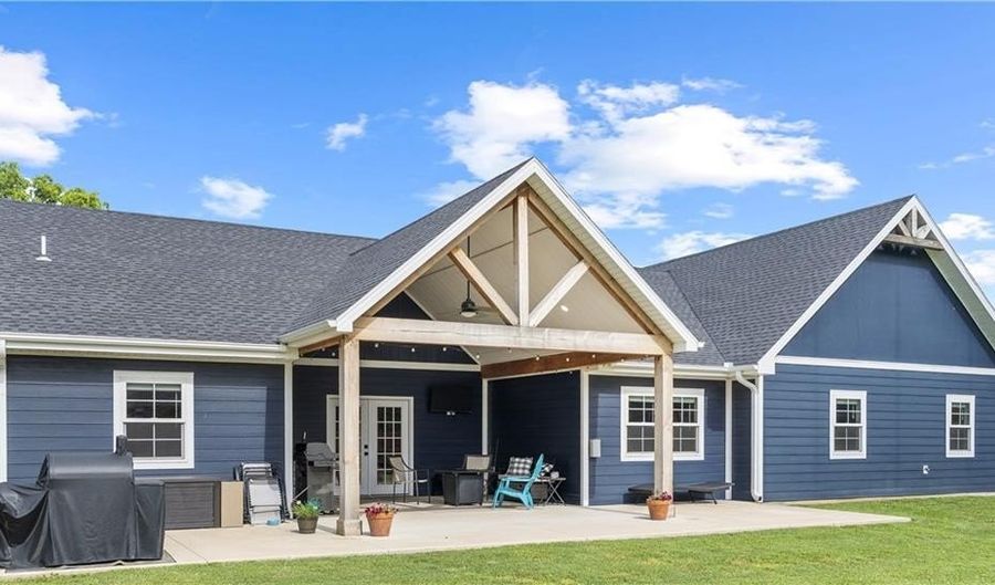 511 N 2nd St, Arma, KS 66712 - 3 Beds, 3 Bath