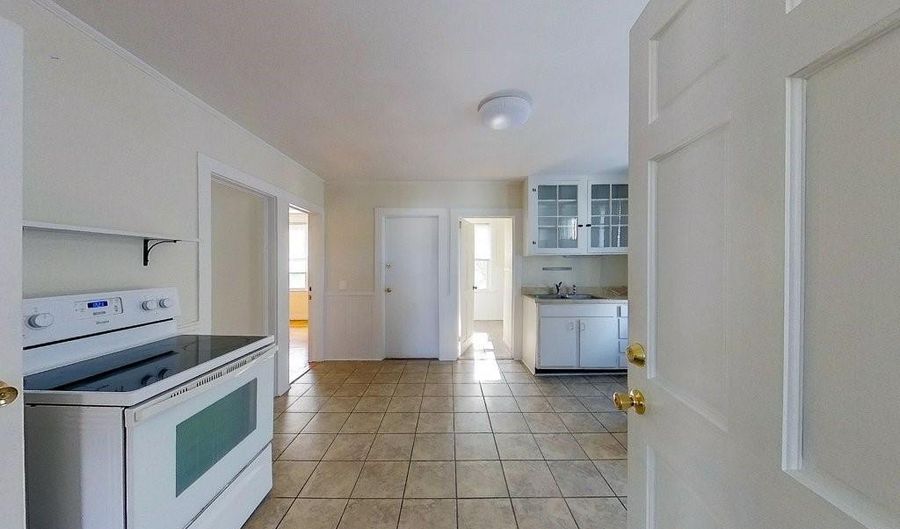 19 Dixon St 2, Newport, RI 02840 - 3 Beds, 1 Bath