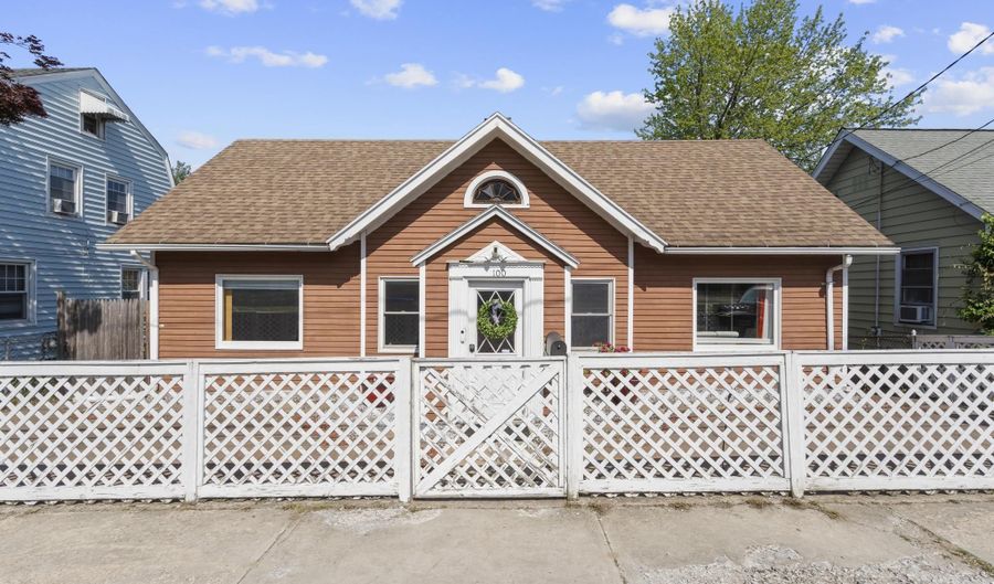 100 Boston Ter, Bridgeport, CT 06610 - 3 Beds, 2 Bath
