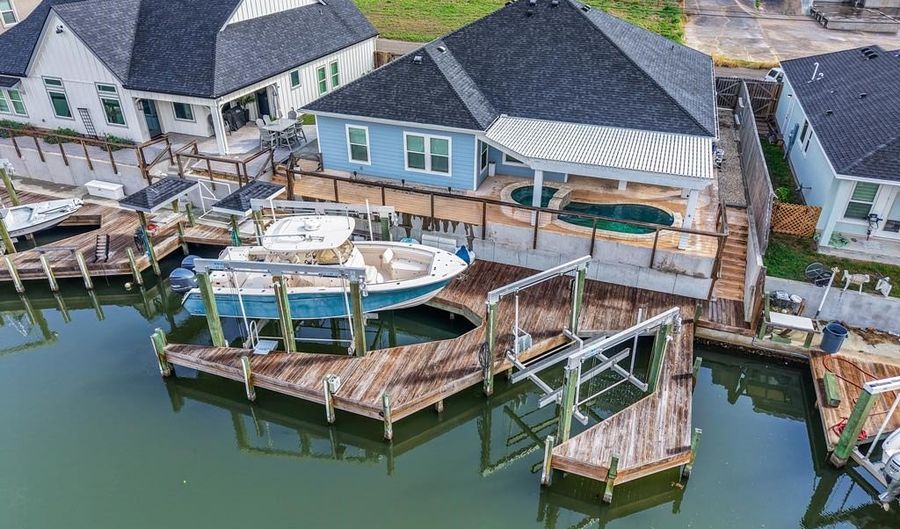 702 S BAY St, Aransas Pass, TX 78336 - 3 Beds, 2 Bath