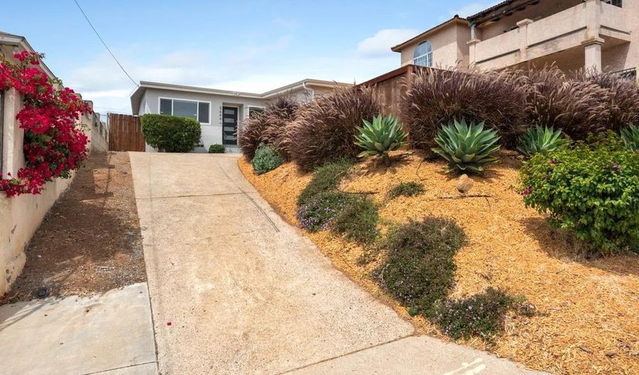 5646 Roanoke, San Diego, CA 92139 - 3 Beds, 2 Bath