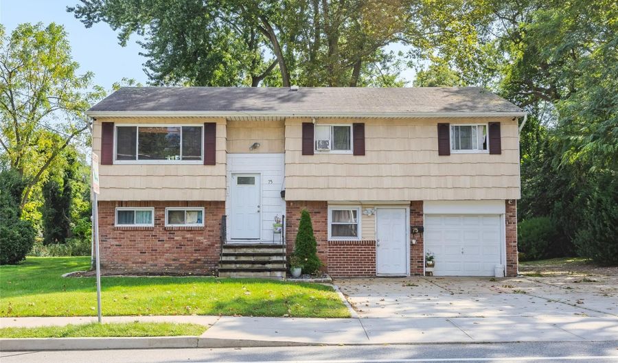 75 Oak St, Amityville, NY 11701 - 5 Beds, 2 Bath