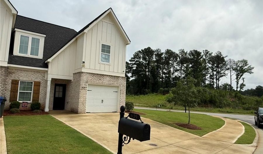 629 THORNBERRY Dr, Auburn, AL 36830 - 3 Beds, 3 Bath