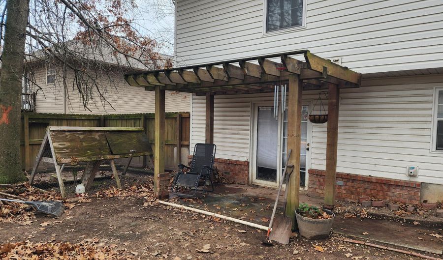 1019 E Daniels St, Aurora, MO 65605 - 4 Beds, 3 Bath