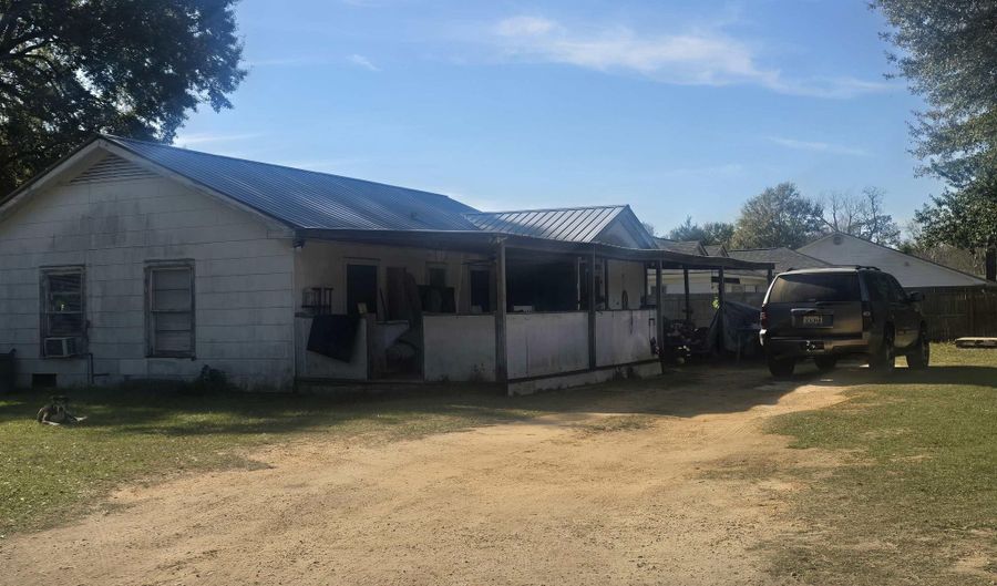 313 Cloverdale Rd, Atmore, AL 36502 - 3 Beds, 2 Bath
