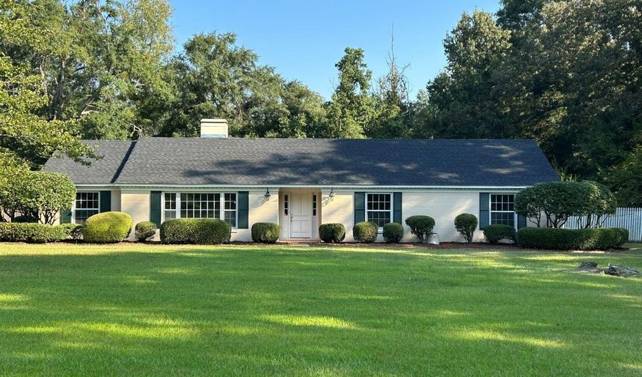 104 Walters Dr, Aberdeen, MS 39730 - 3 Beds, 2 Bath