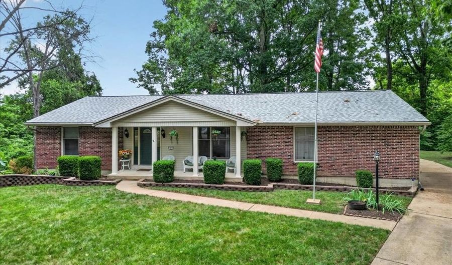 7 Springlake Ct, Ballwin, MO 63011 - 3 Beds, 3 Bath