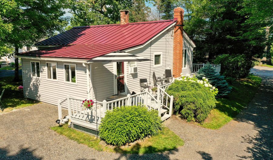 42 Swan Lake Ave, Belfast, ME 04915 - 3 Beds, 1 Bath
