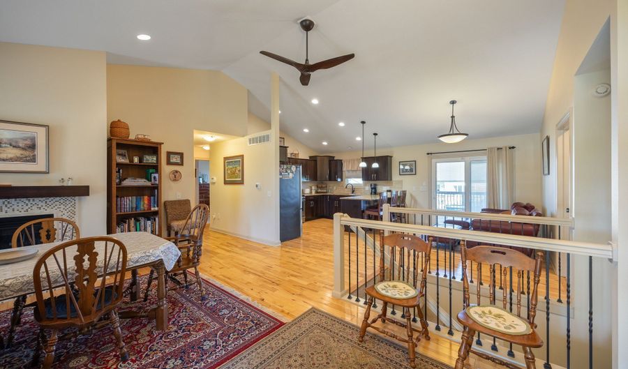 417 33rd St SW, Altoona, IA 50009 - 5 Beds, 3 Bath