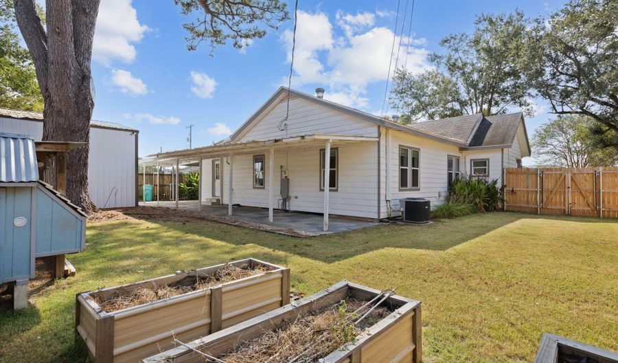 1040 Wilkins St, Arnaudville, LA 70512 - 3 Beds, 2 Bath